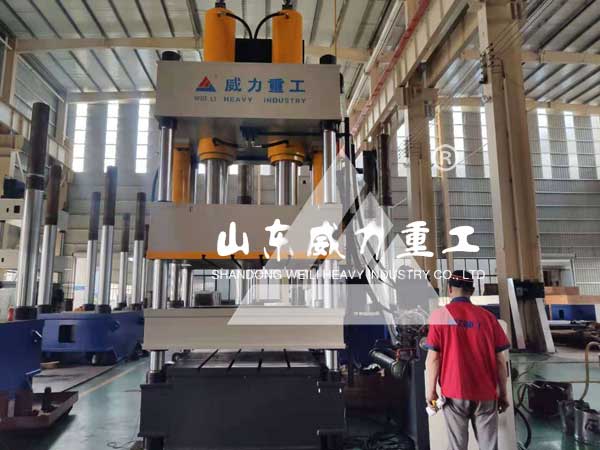 400吨四梁四柱油压机_生产装饰板油压机
